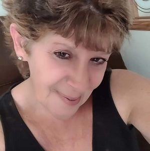 Meet your Posher, Deedee